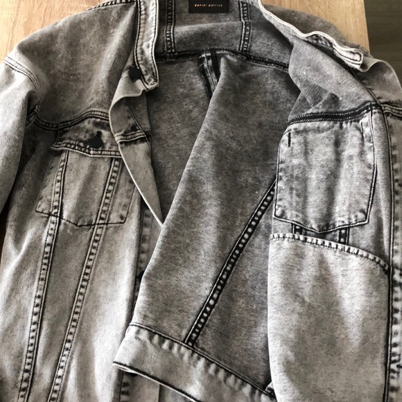 Women’s Washed Gray Oversized Jean Jacket - Picture 6 of 6